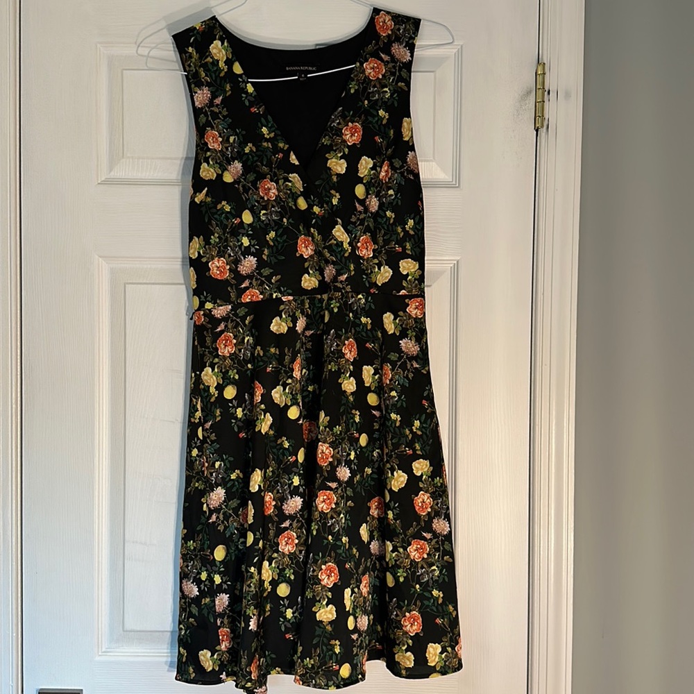 Fun fall floral Banana Republic dress size 6